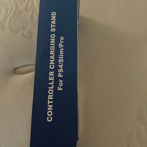 Controller charging stand - Picture 3 of 3